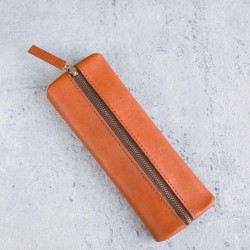 植鞣牛皮焦糖色扁長方形真皮筆袋