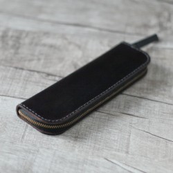 碳黑色硬挺立體植鞣真皮革筆袋