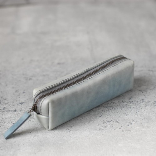 展示品出清 - 淡藍色立體植鞣真皮革筆袋
