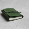 植鞣牛皮橄欖綠色書套式筆記本（A6 尺寸）
